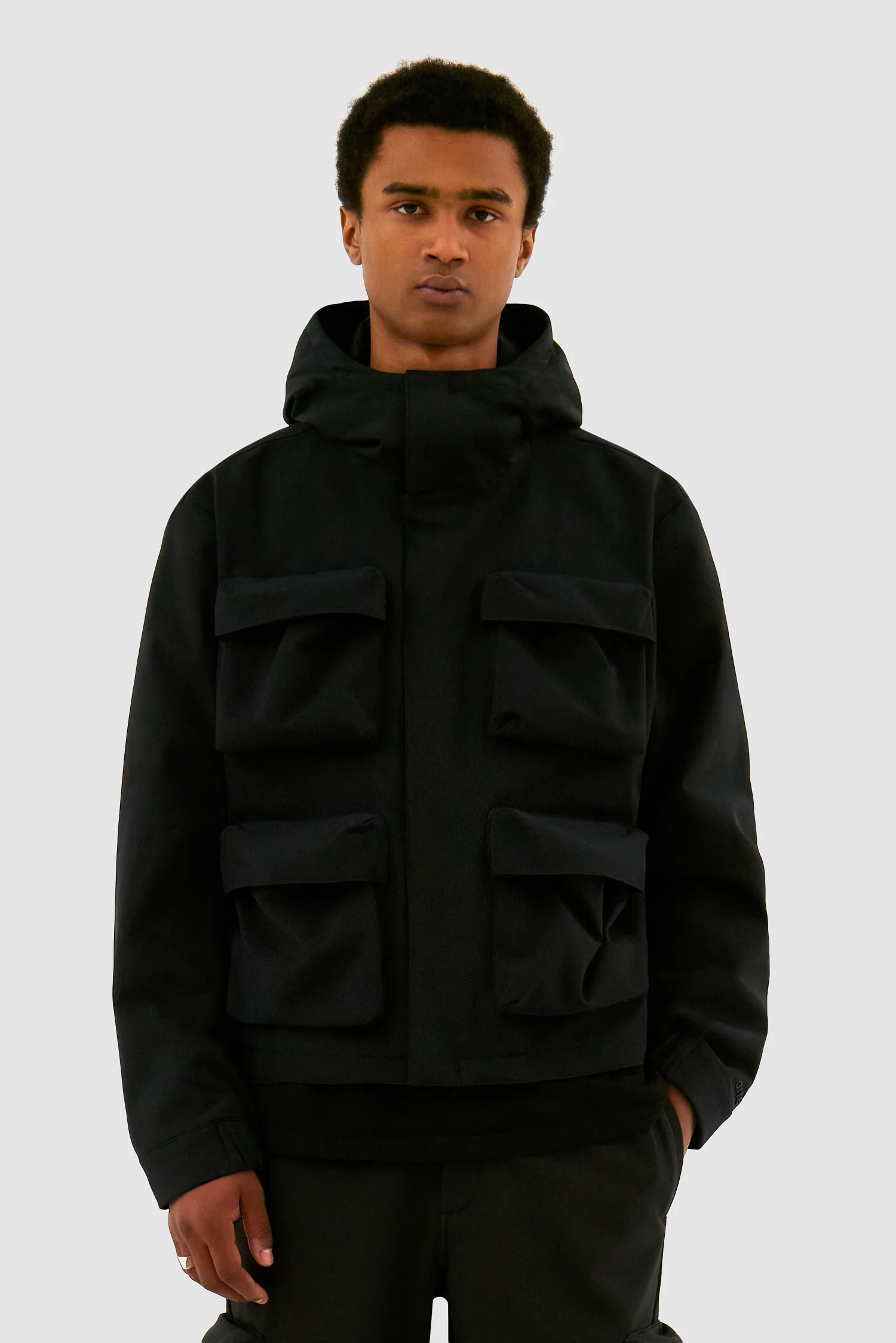 Veste à capuche en nylon avec poches 3D - Noir - Image 2