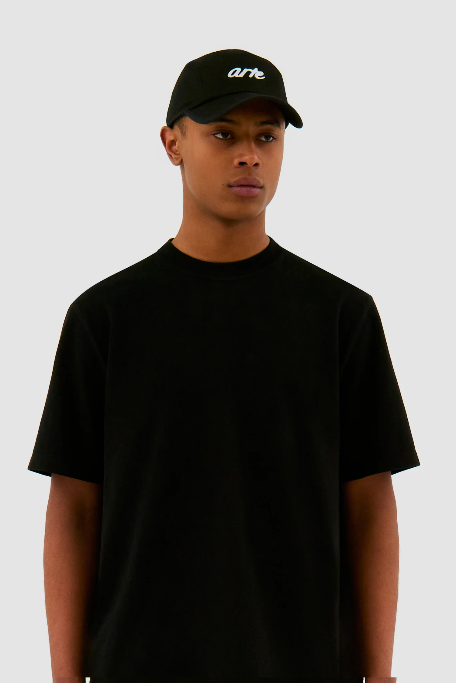Casquette brodée à 5 panneaux - Noir - Image 3