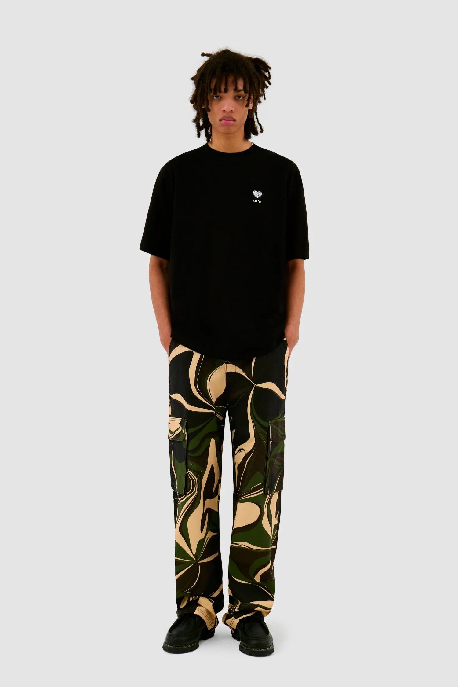 Pantalon cargo camouflage - Imprimé - Image 5