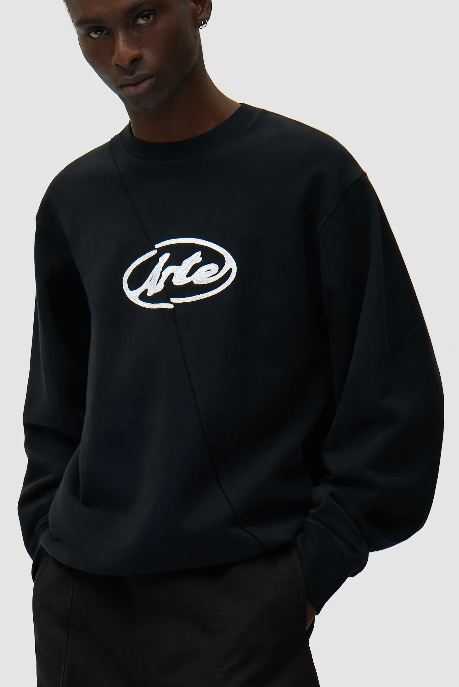Pull brodé avec logo circulaire - Noir - Image 7