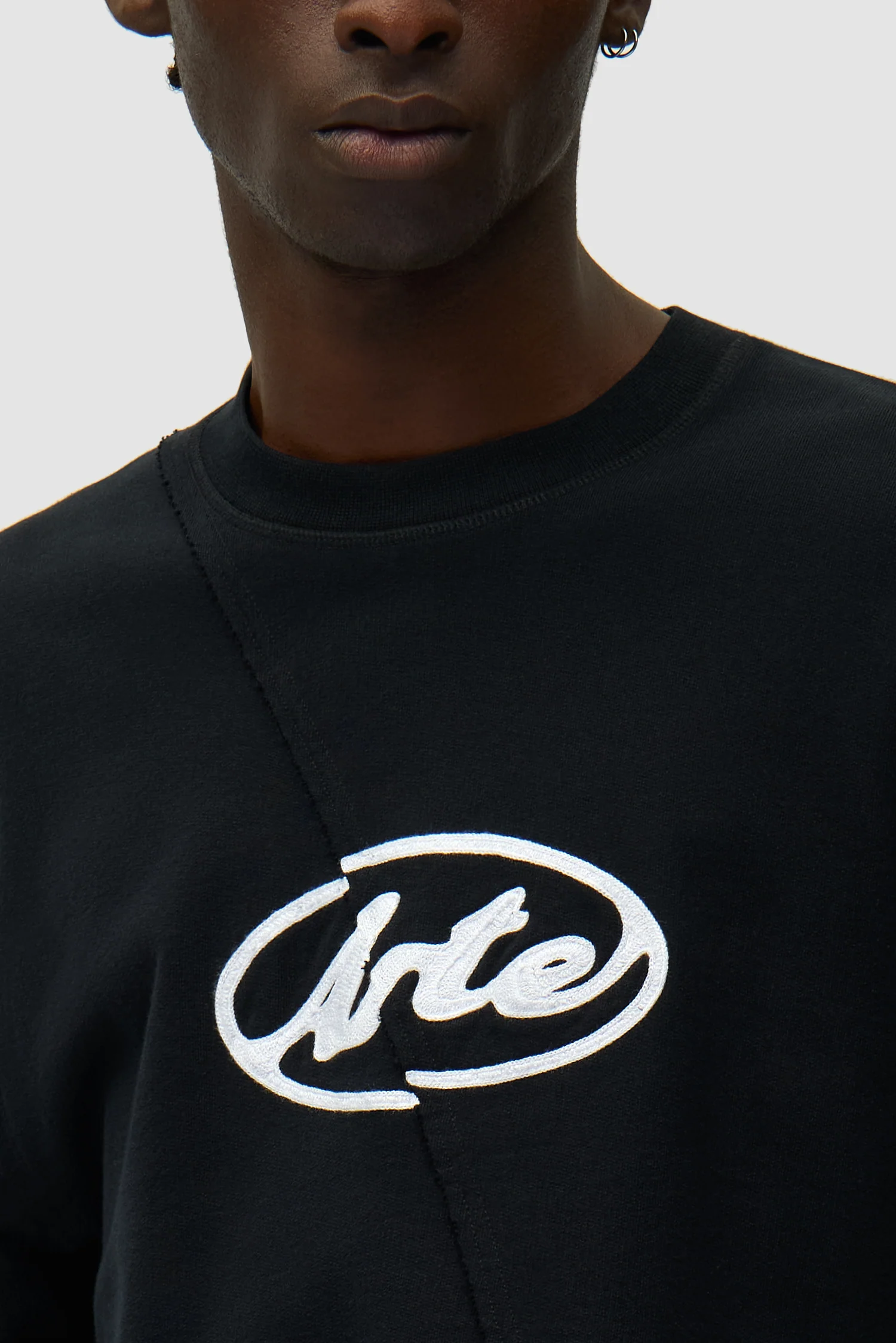 Pull brodé avec logo circulaire - Noir - Image 8