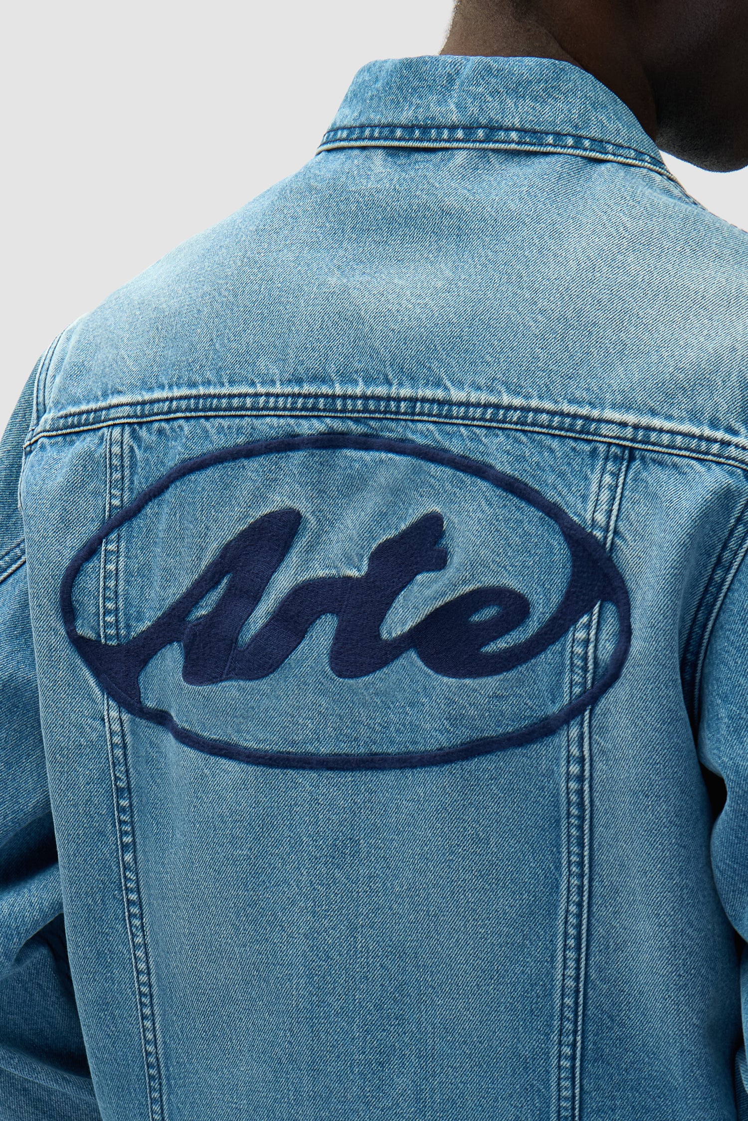 Veste en jean avec logo cercle - Denim Bleach - Image 8