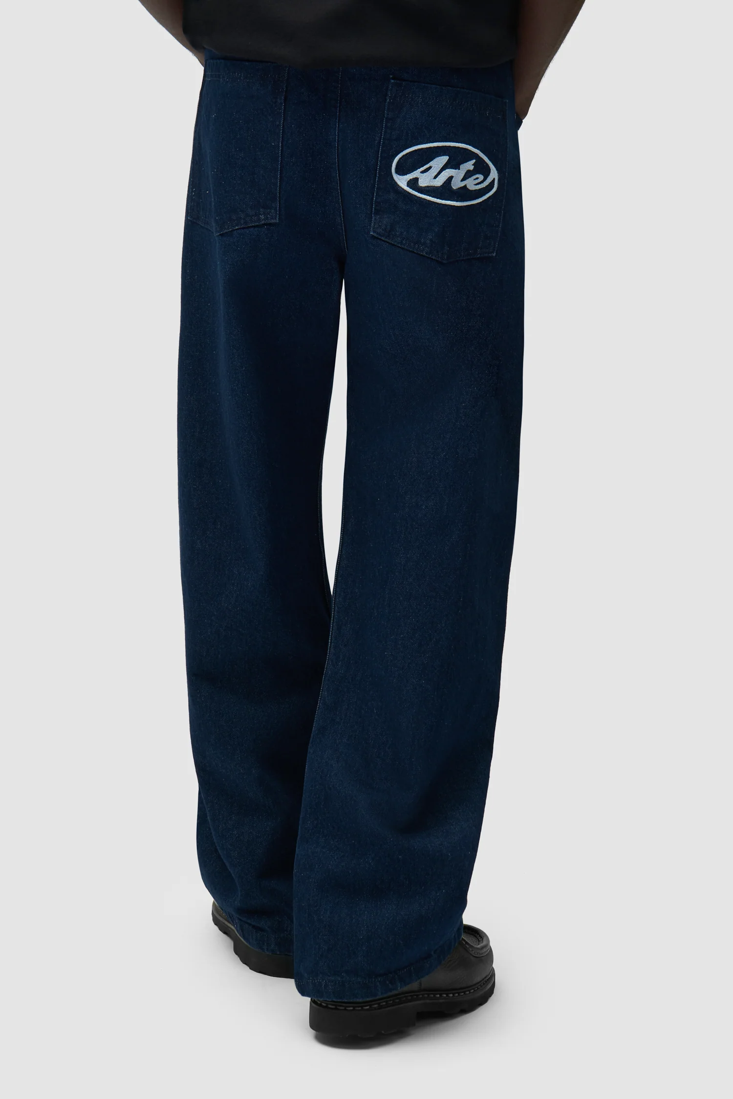 Pantalon à poche avec logo circulaire - Denim brut - Image 4