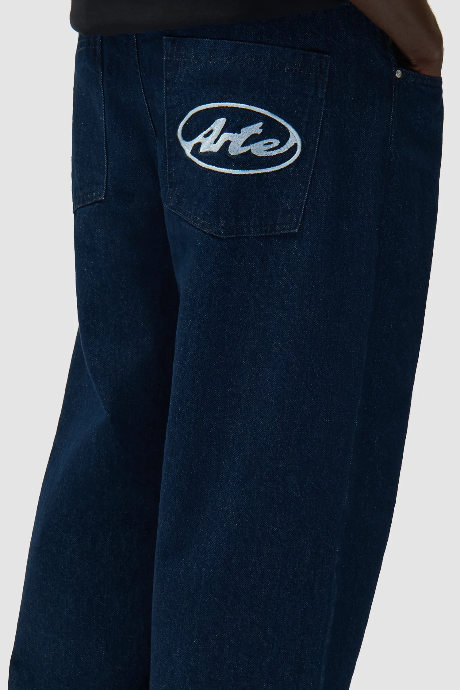 Pantalon à poche avec logo circulaire - Denim brut - Image 8