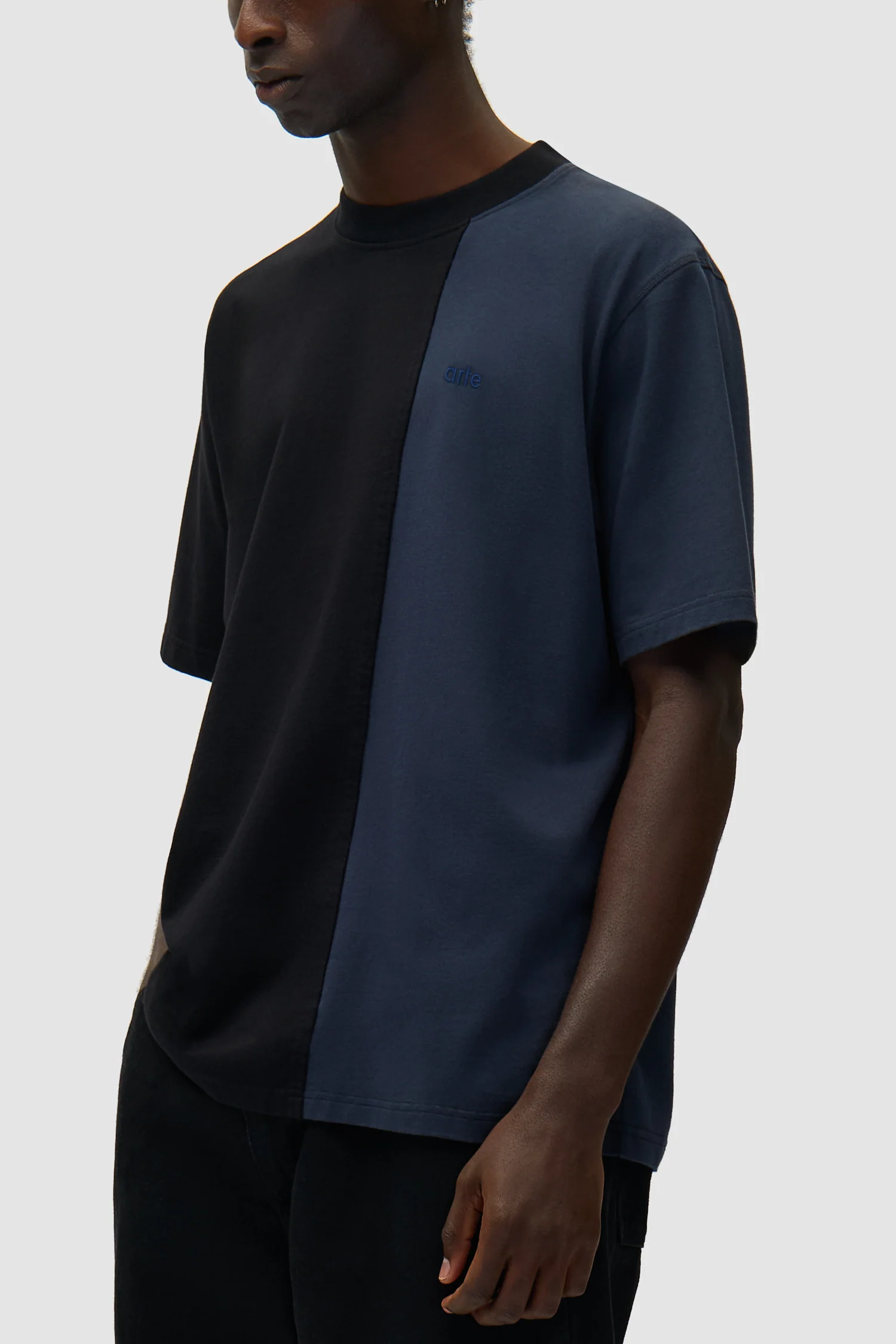 T-shirt bicolore - Bleu marine/Noir - Image 7