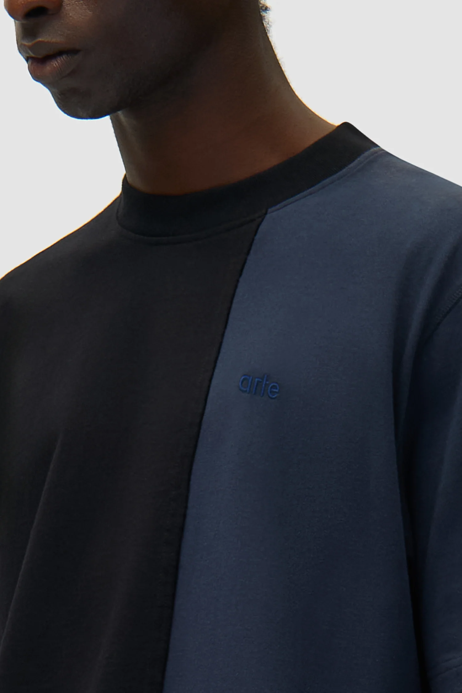 T-shirt bicolore - Bleu marine/Noir - Image 8