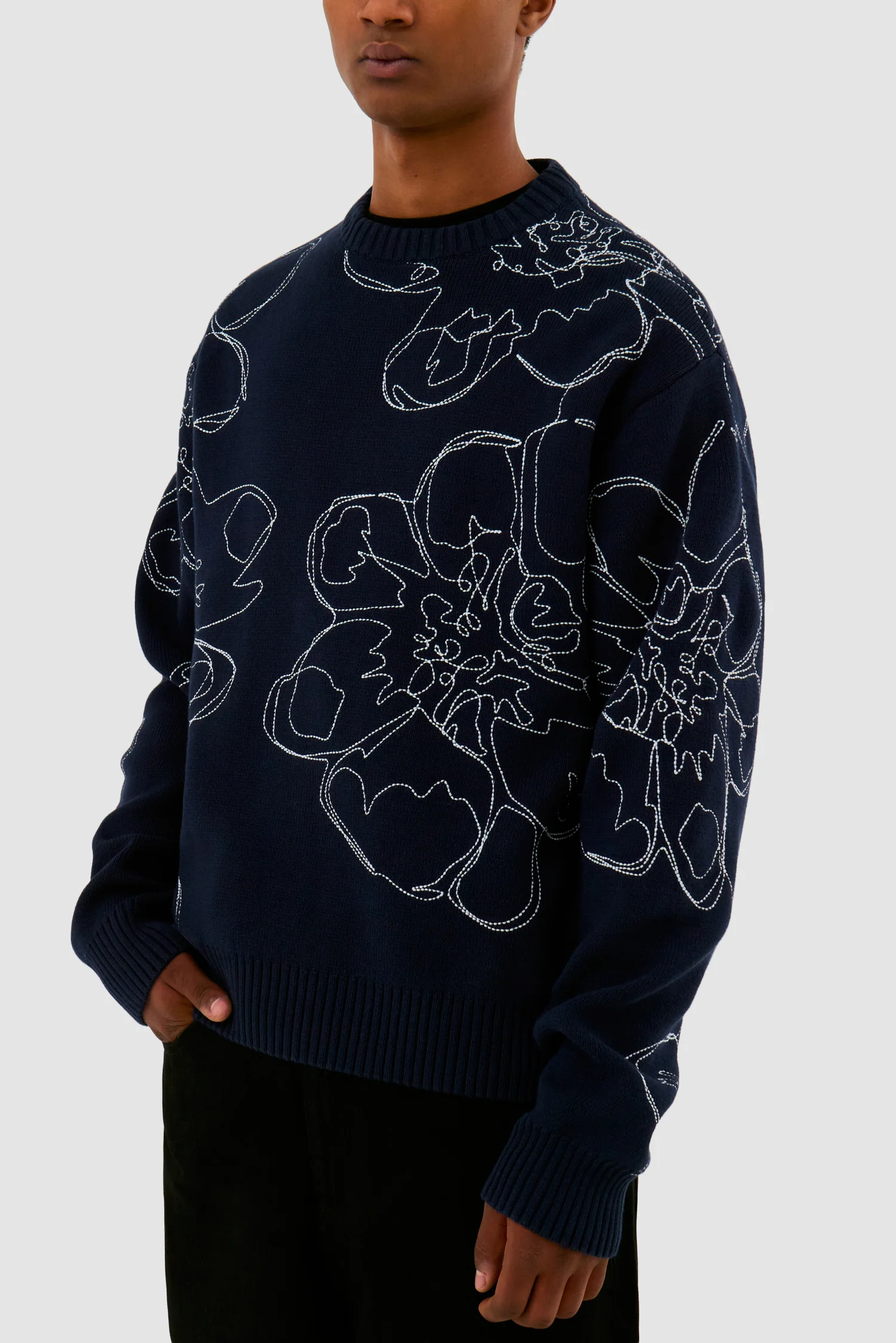 Tricot à fleurs brodées - Marine - Image 7