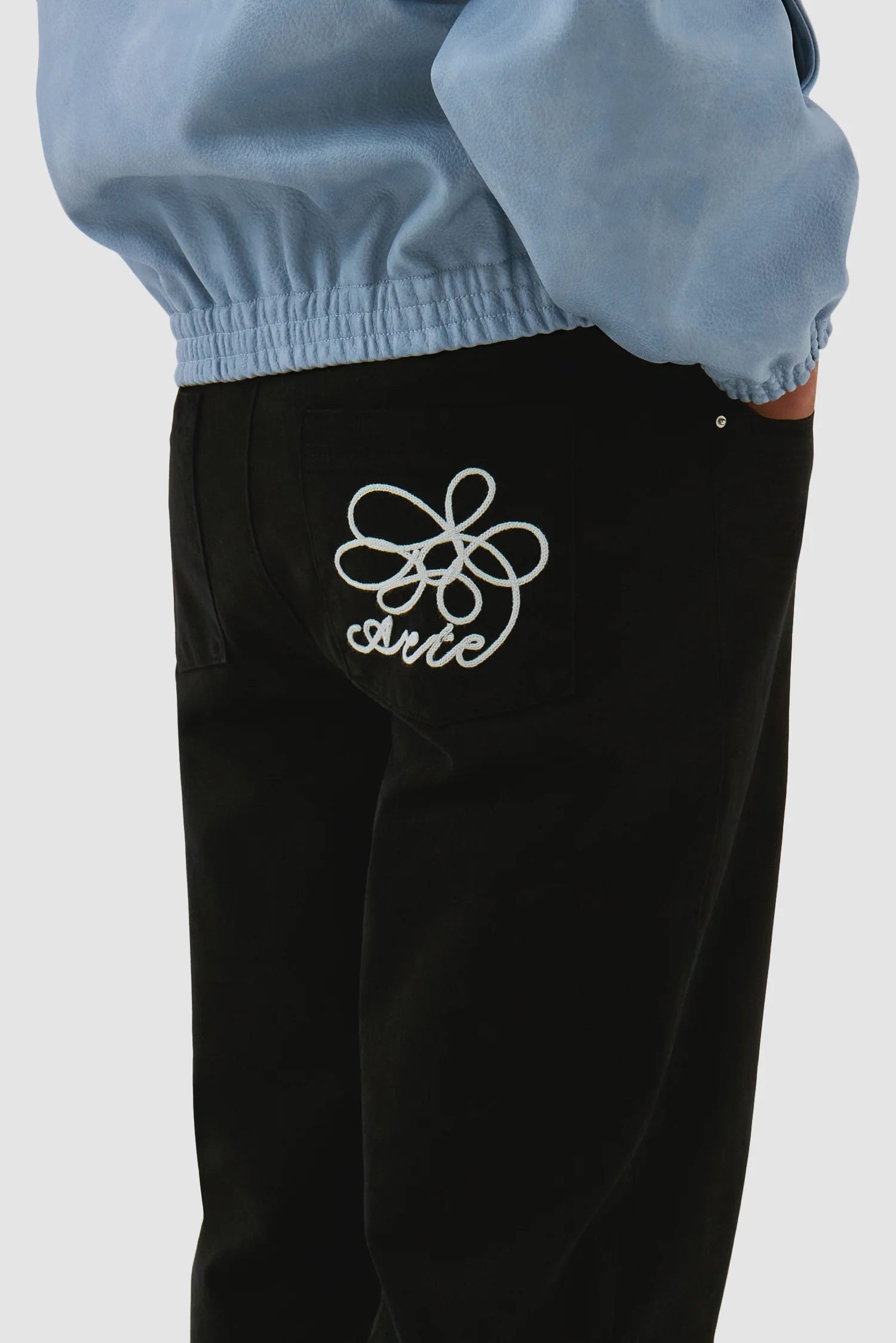 Pantalon à poches brodées - Noir - Image 8