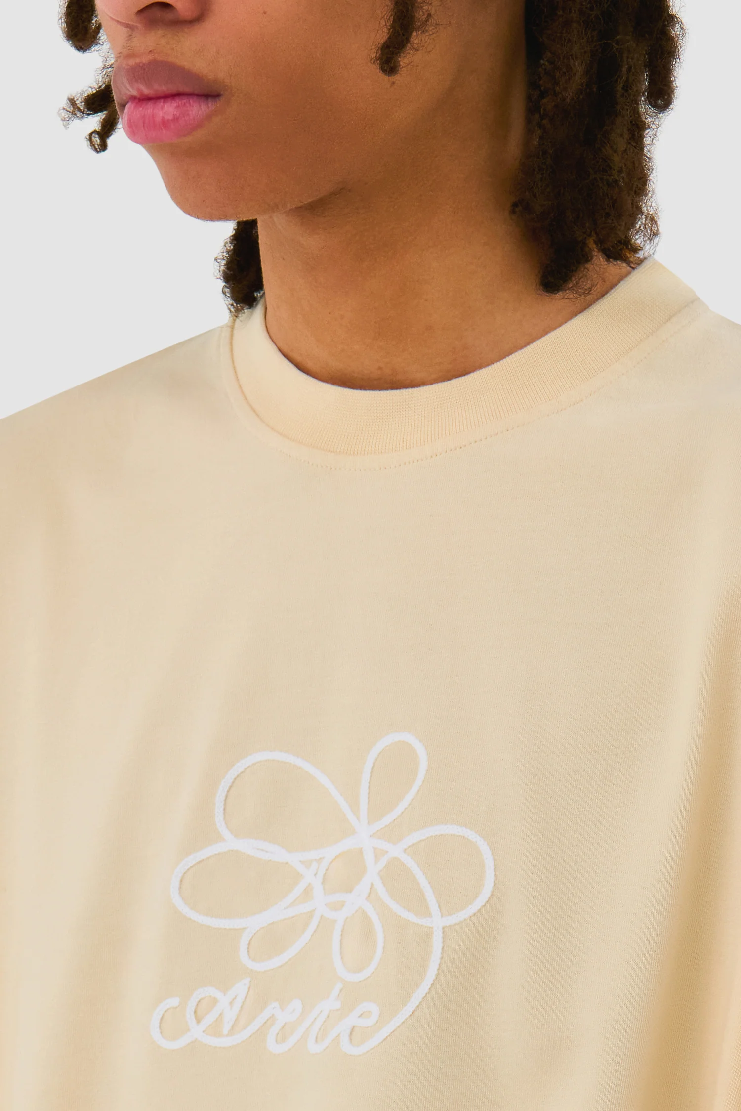 T-shirt brodé de fleurs - Crème - Image 8