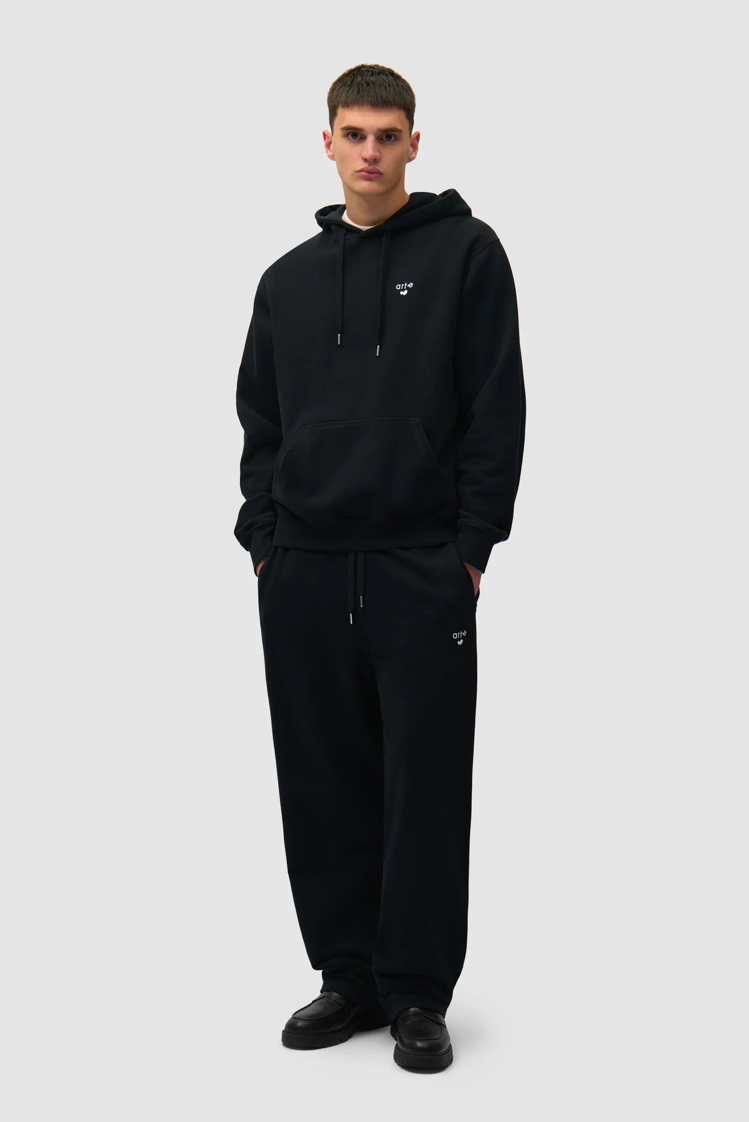 Sweat à capuche avec logo en forme de cœur - Noir - Image 4