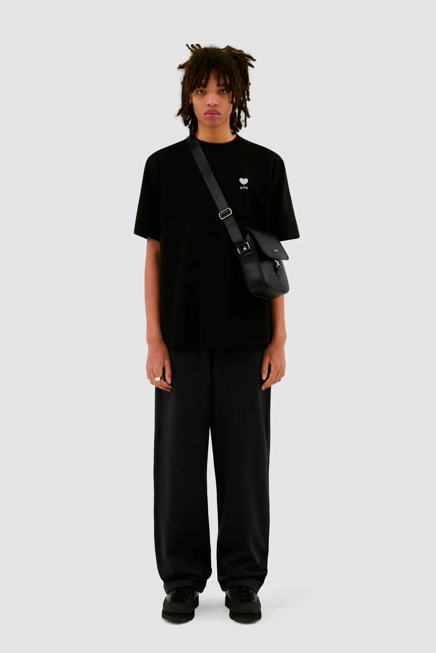 Sac à bandoulière en cuir - Noir - Image 4