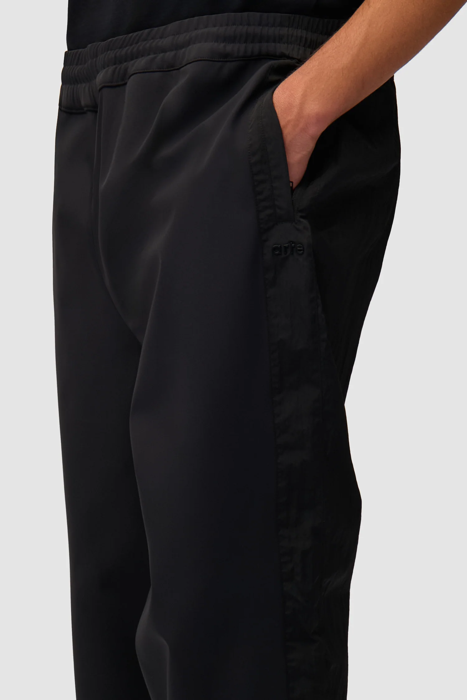 Pantalon de survêtement en nylon - Noir - Image 8