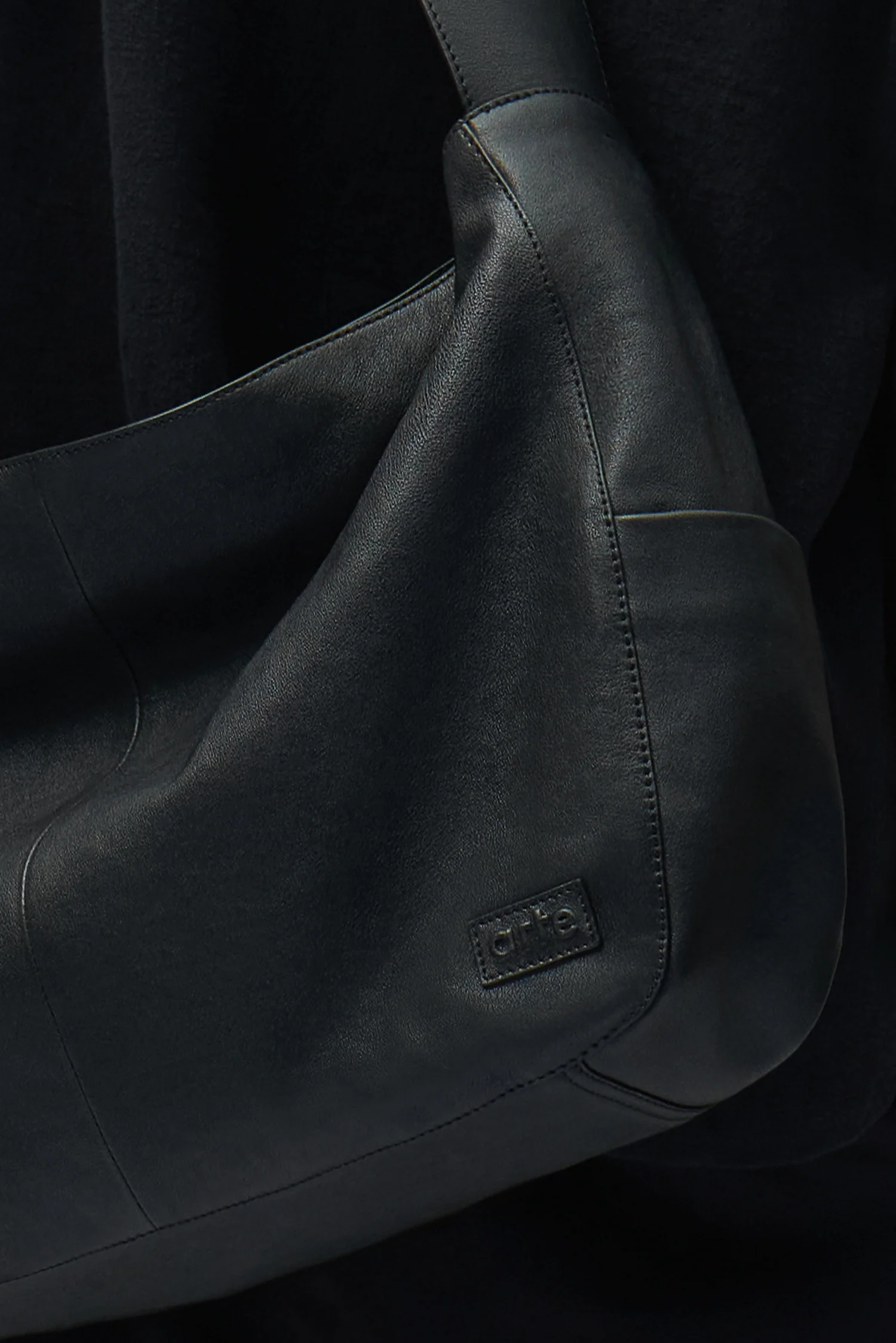 Sac en cuir oversize - Noir - Image 5