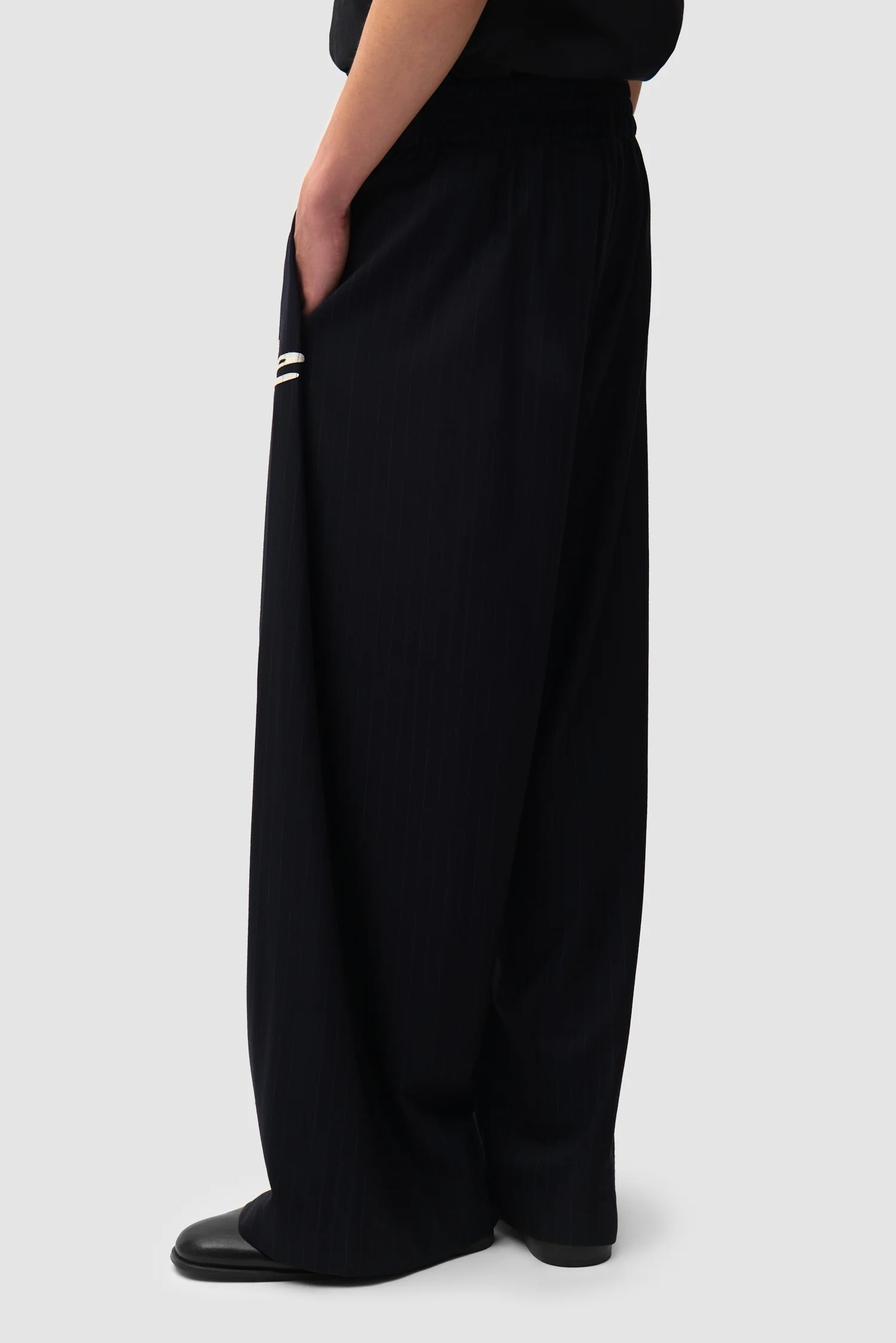 Pantalon de survêtement à fines rayures - Noir - Image 4