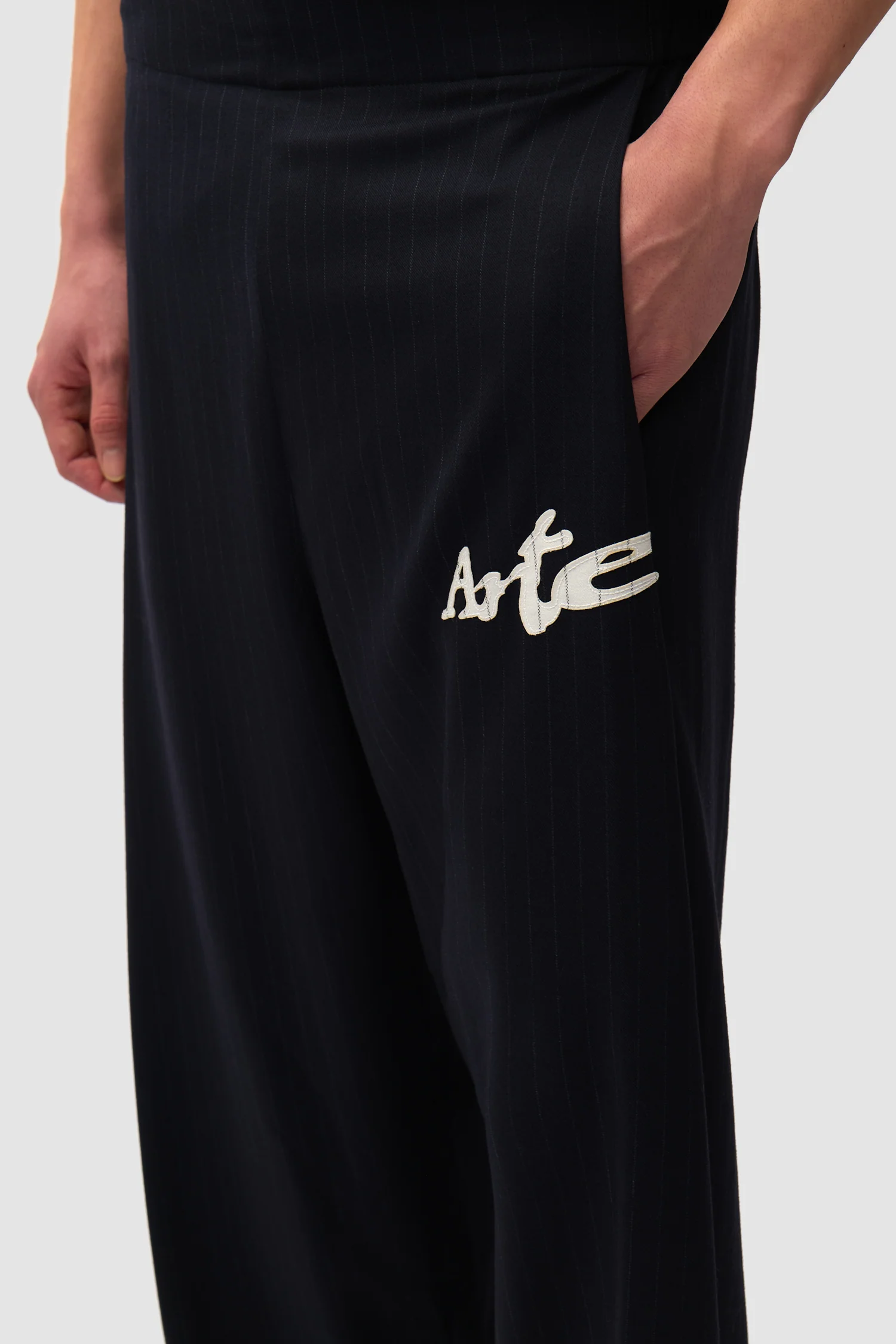 Pantalon de survêtement à fines rayures - Noir - Image 8