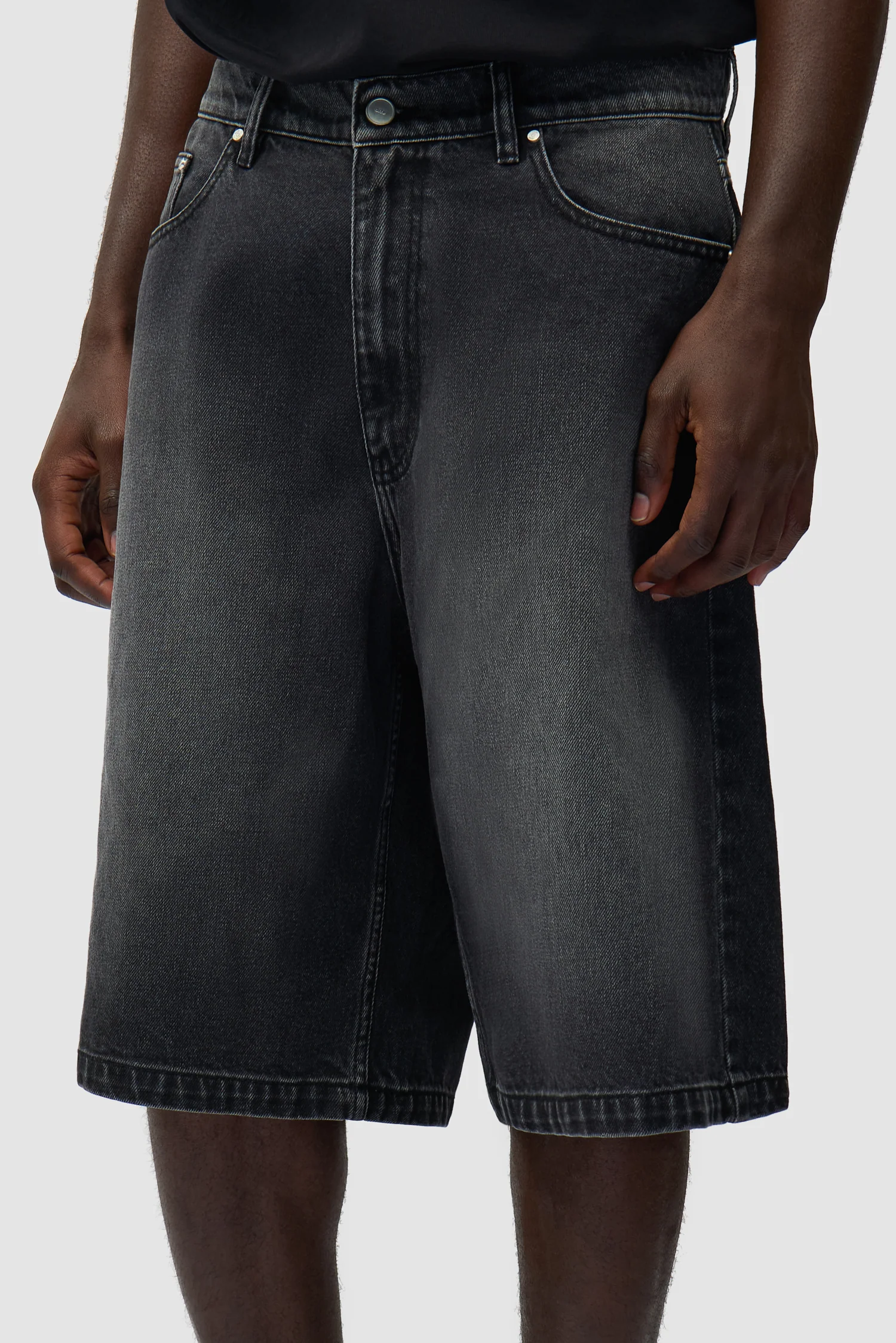 Short en denim à poches rondes - Noir délavé - Image 6