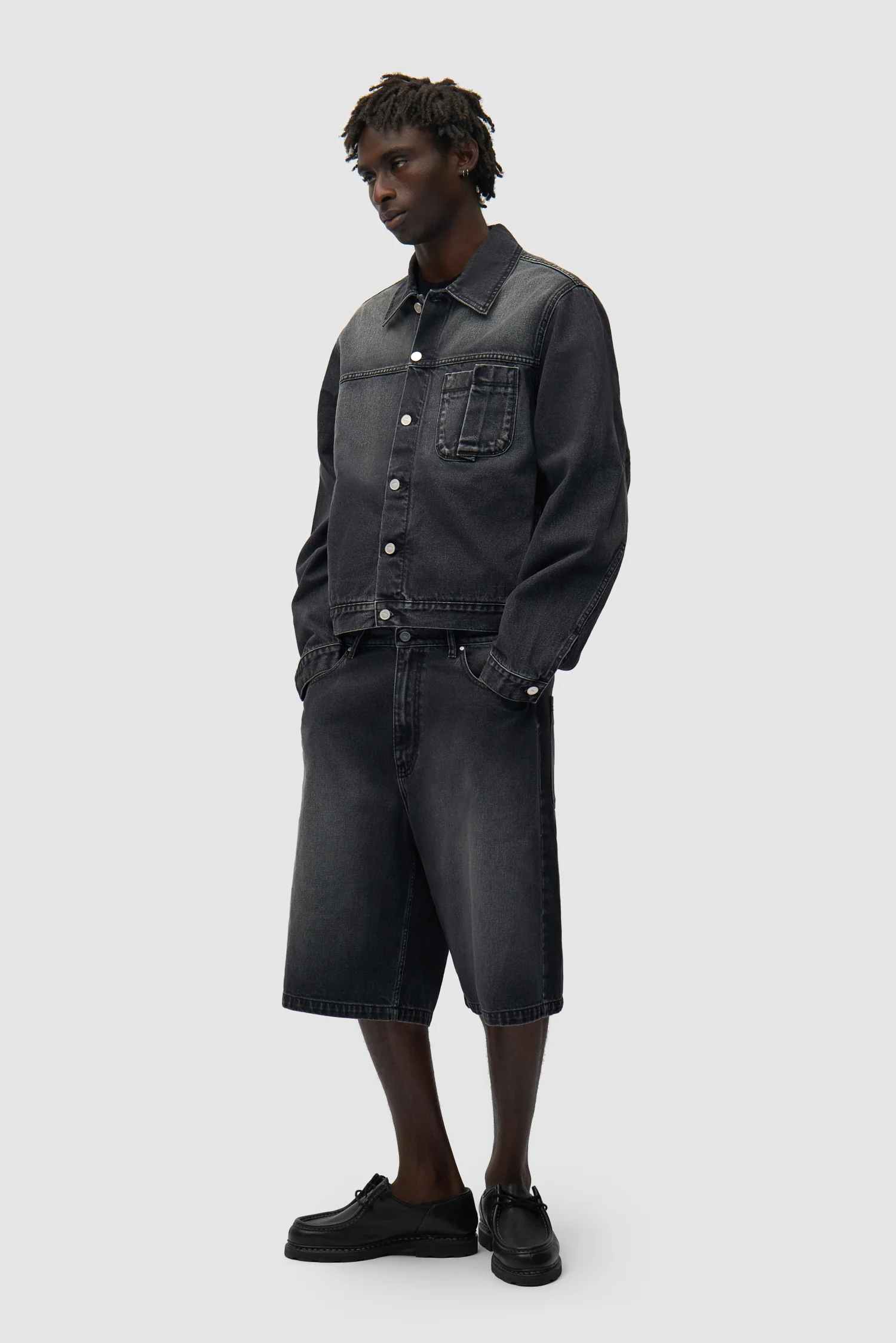 Short en denim à poches rondes - Noir délavé - Image 9