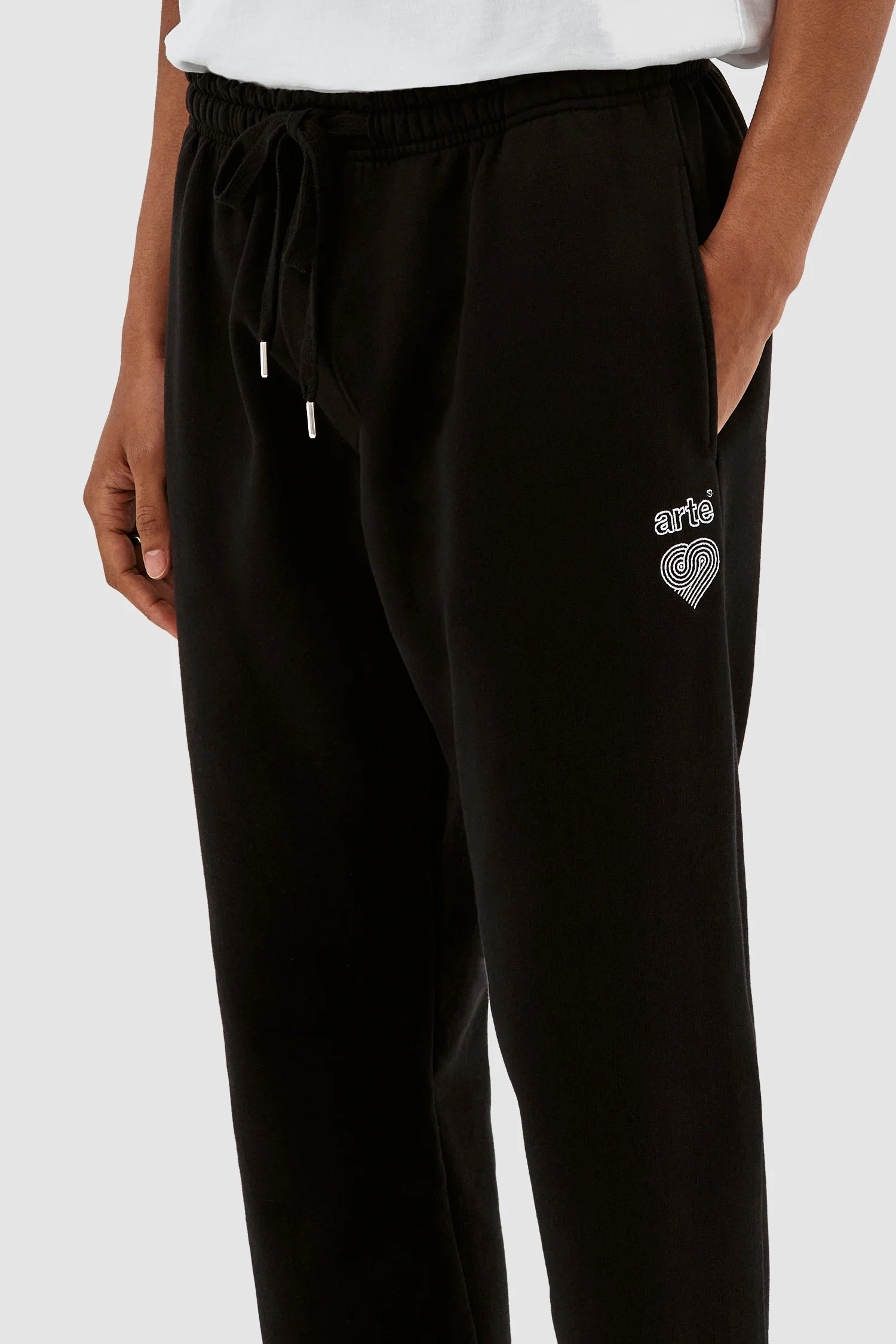 Pantalon avec logo en forme de cœur de Tristian - Noir - Image 3