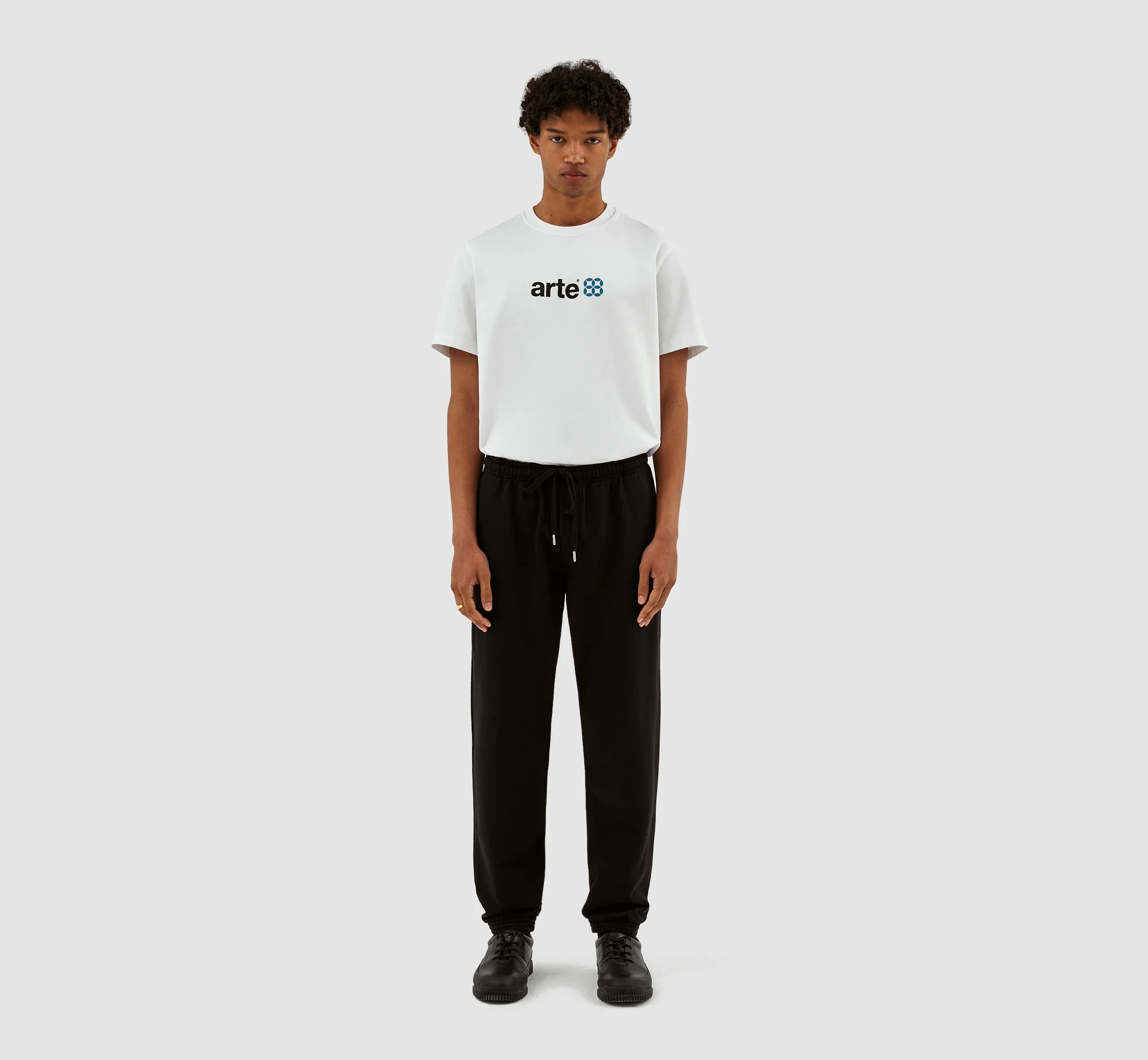 Pantalon avec logo en forme de cœur de Tristian - Noir - Image 5